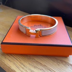 Hermès Clic H enamel bracelet in beige